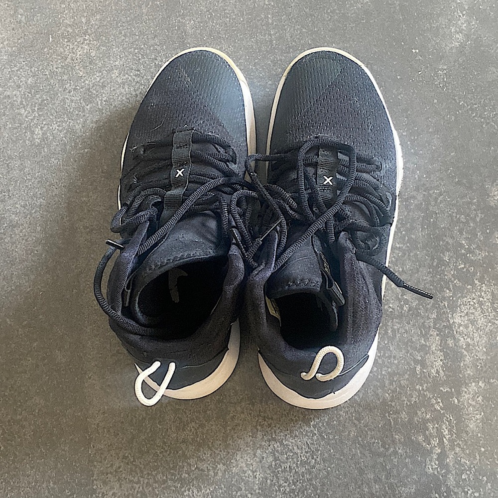 Black basketball shoes